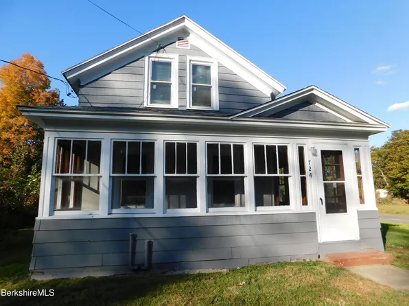 724 W Housatonic St, Pittsfield, MA 01201