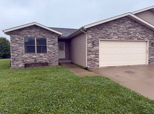 1212 Hawthorn Ct, Chatham, IL 62629