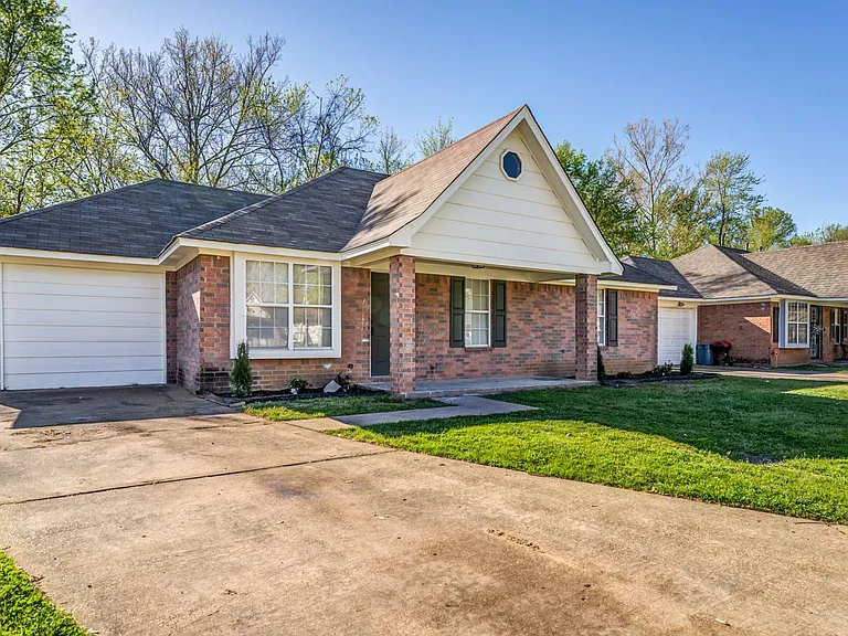 2551 Parkview Dr — Photo 33