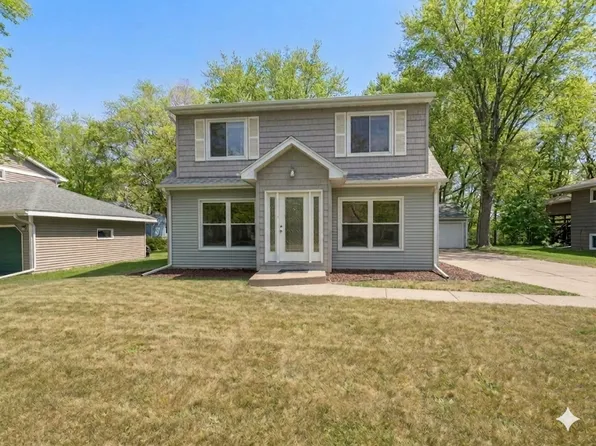 1423 County Road East W #W, Saint Paul, MN 55112