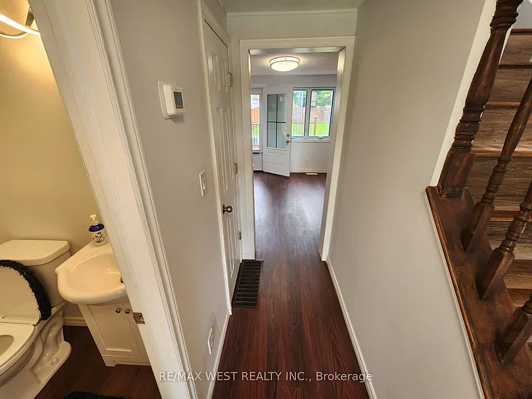 10658 Atwater Cres — Photo 8