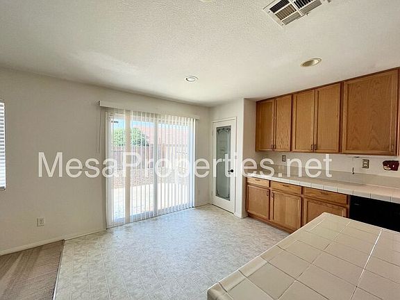 4th image of 13780 Sahara Ln