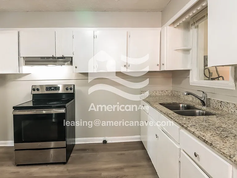 1251530_005_kitchen_6.jpg