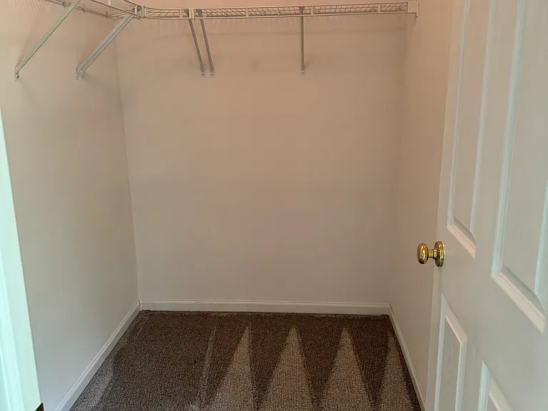 2252 Claremont Ln — Photo 17