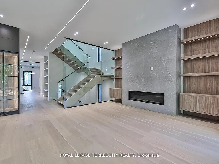 741 Woburn Ave — Photo 6