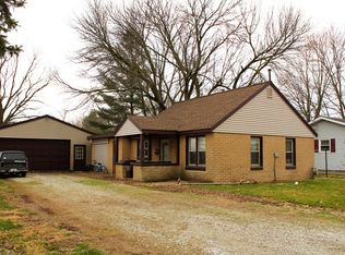 823 E Progress St, Arthur, IL 61911