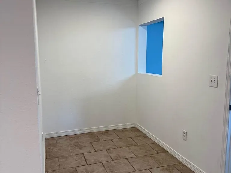 18786 Hillside Cir S — Photo 4