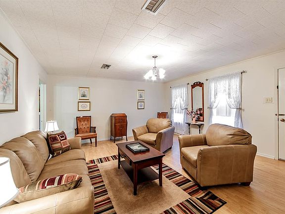 5th image of 310 Amis St