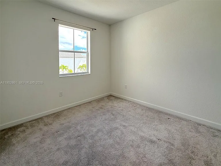 1060 SE 26th Ter #0 — Photo 9