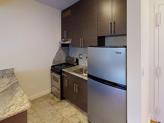 5th image of 50 Prince St APT 6K