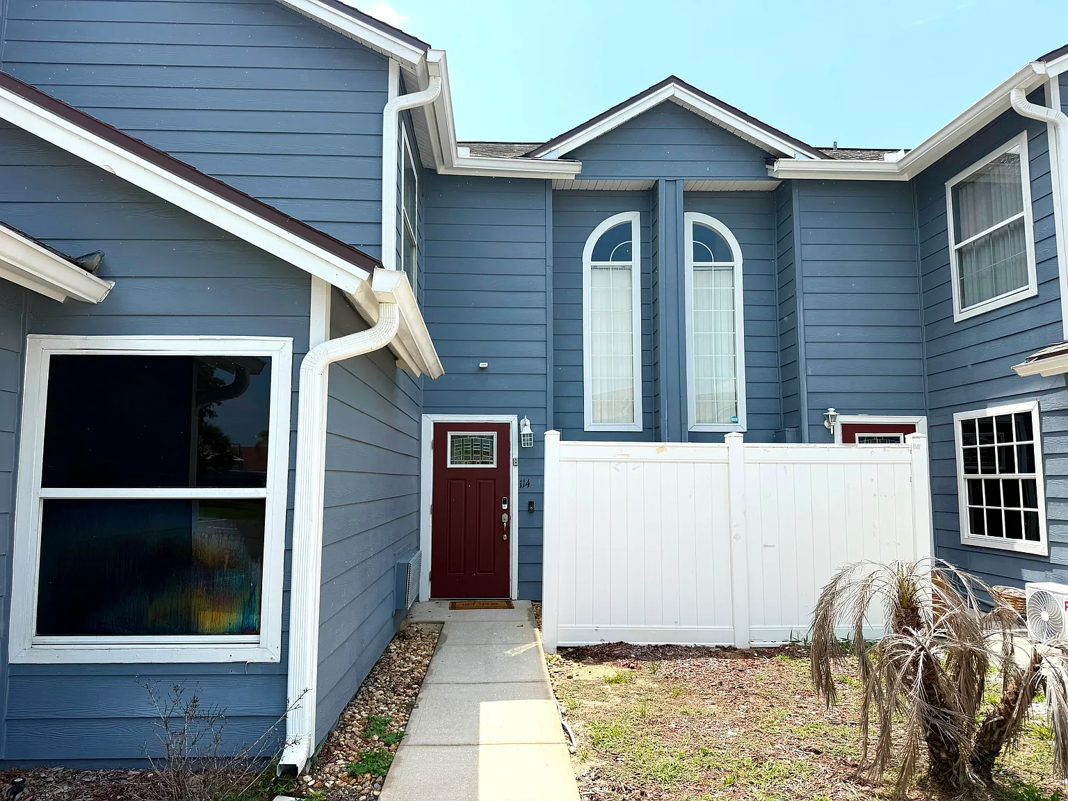 Beautiful 3 Bed, 2.5 Bath — Photo 1