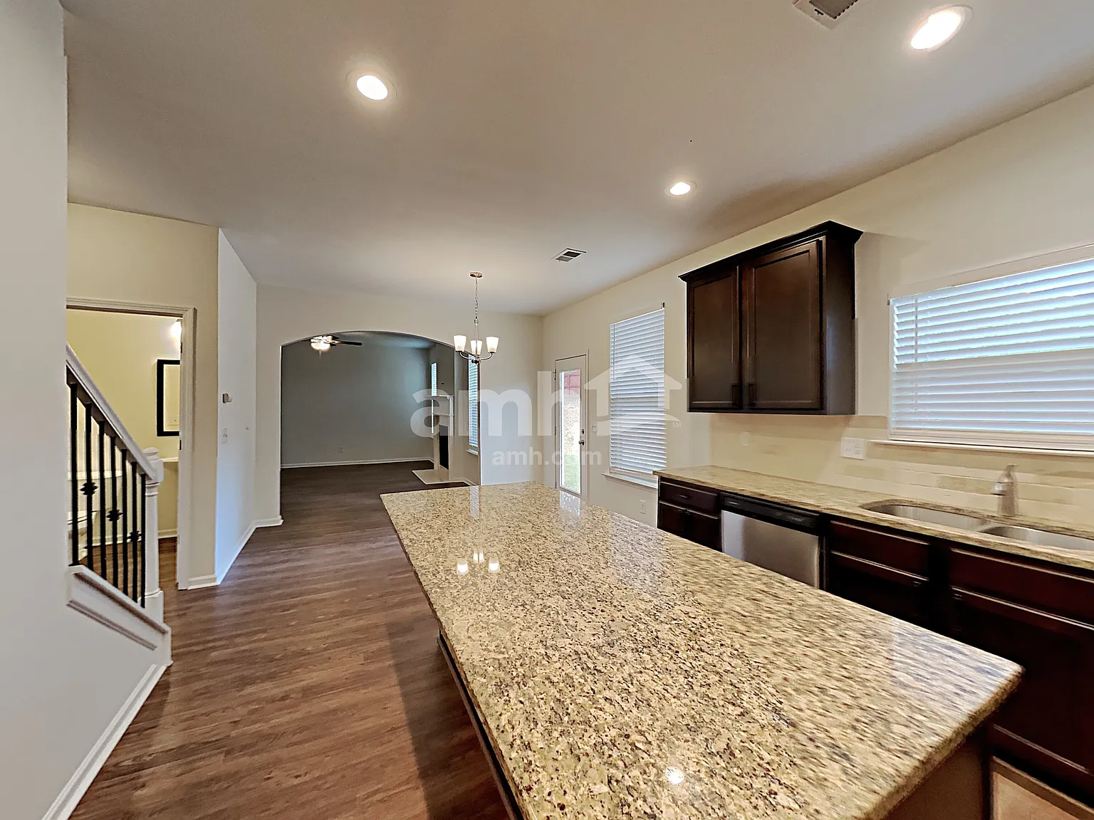 4 bed, 2.5 bath, 2337 sqft, $2,695 — Photo 4