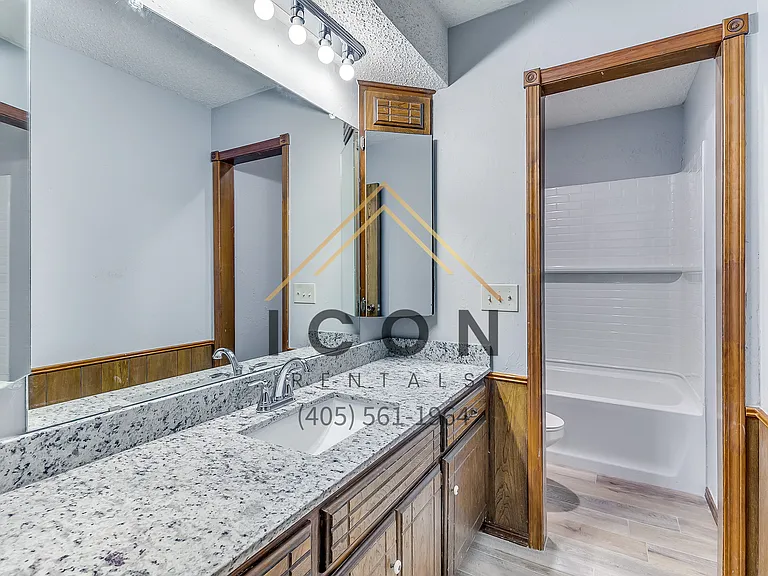 1912 N Gleason Ave — Photo 16