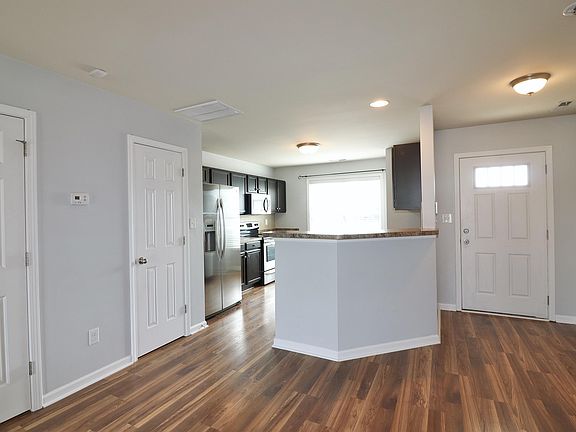 4th image of 198 Collinwood Dr #1