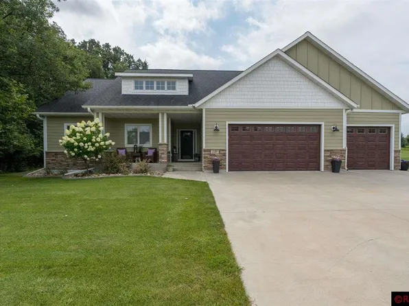 220 Oak Marsh Dr, Mankato, MN 56001