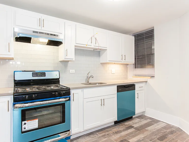 2922 1/2 W Logan Blvd #G — Photo 10