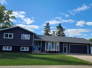 613 Peters Ave, Oxbow, SK S0C2B0