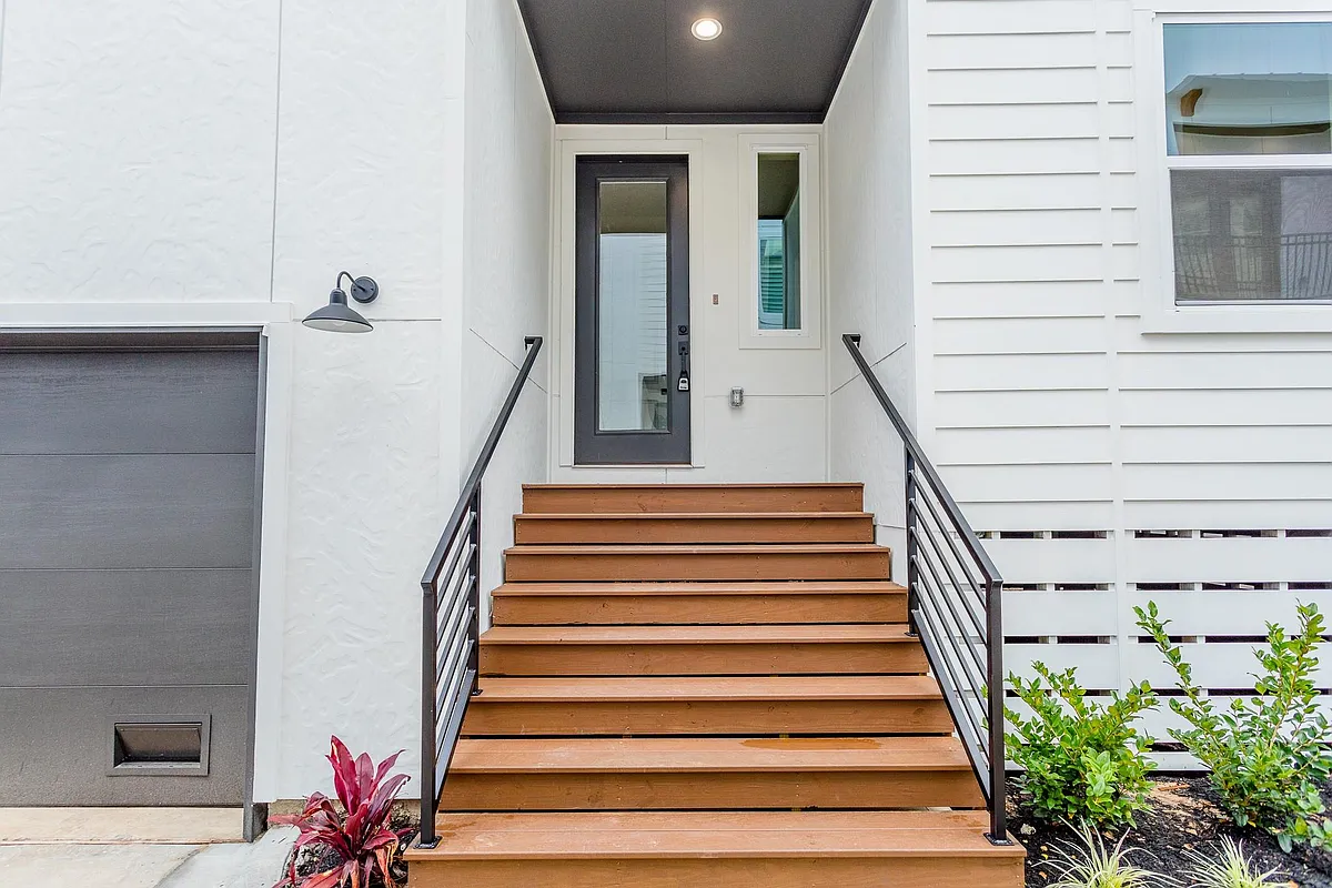 Building Photo - 1439 W 25th St #B