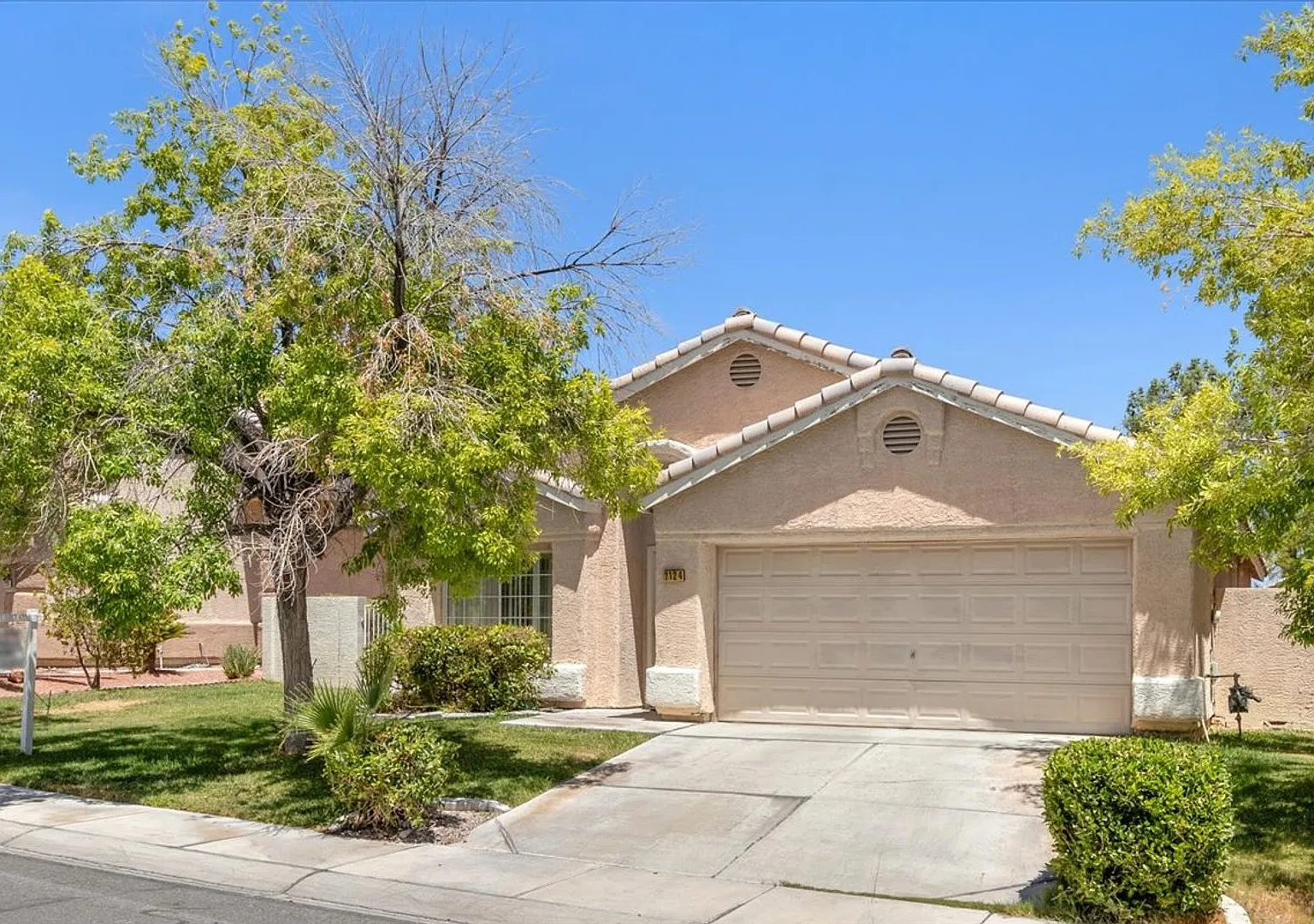 Summerlin North Amazing 3 Bedroom Home with 2 Living Rooms! — Photo 1