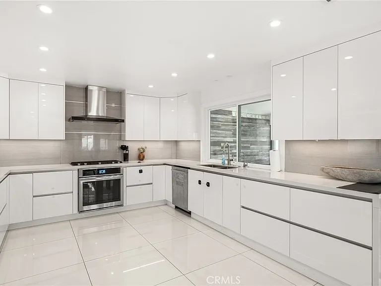 4630 Cedros Ave — Photo 16