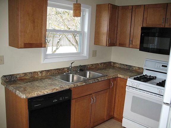 dishwasher, disposal, microwave & gas range