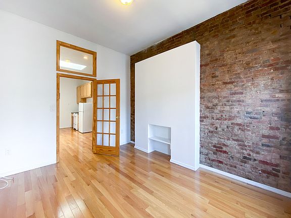 3rd image of 339 E 6th St APT 15