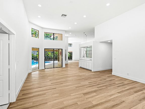 3rd image of 10655 Avenida Santa Ana