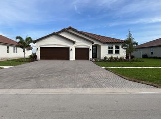 2063 Grove Dr, Naples, FL 34120
