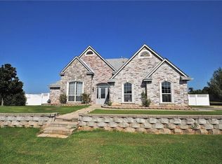 1800 Wagon Trail Blvd, Harrah, OK 73045