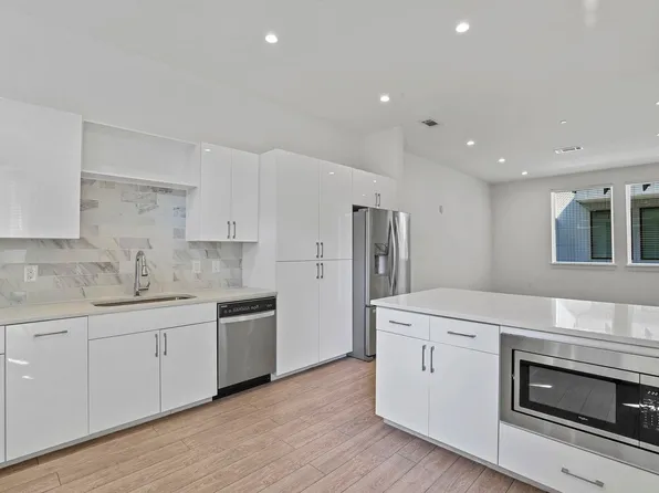 410 W 9th St #209, Dallas, TX 75208