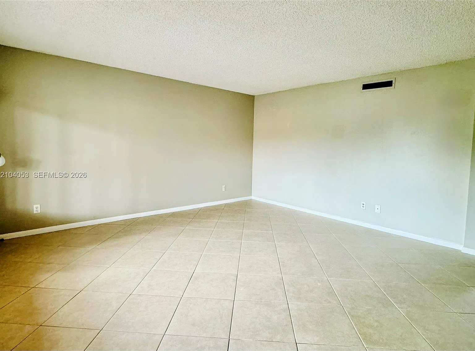 Courtyards At Davie Condo — Photo 4
