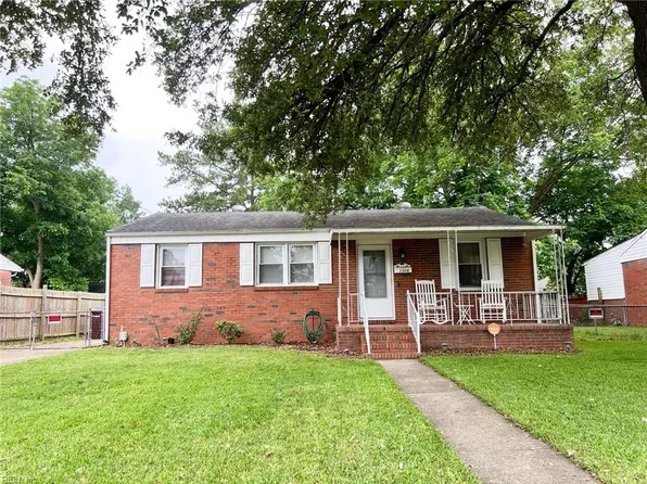 3006 Mayon Dr, Chesapeake, VA 23325