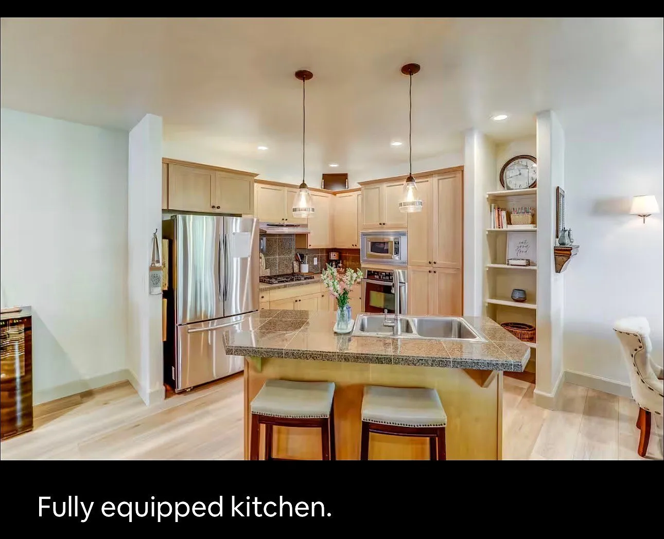 5 STAR Private & Quiet DT Eagle Condo — Photo 4