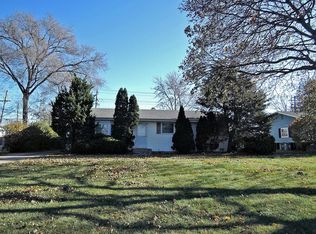 287 Blackhawk Dr, Carol Stream, IL 60188