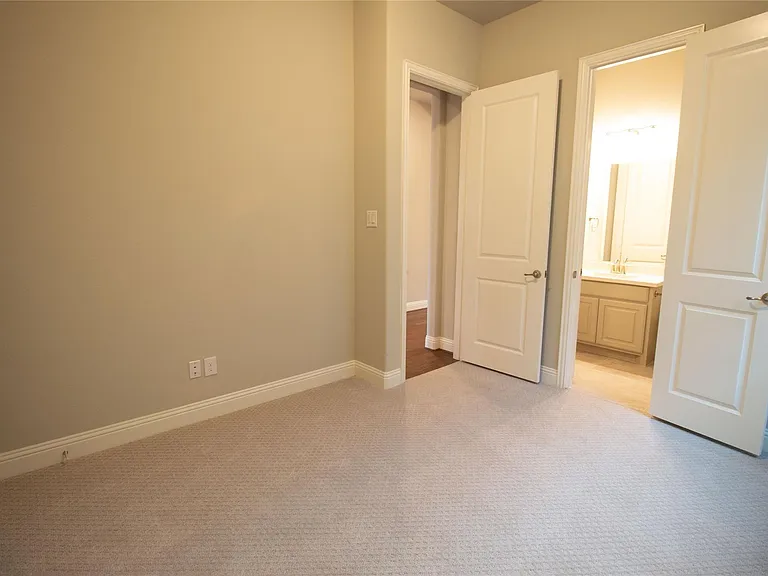 7235 Sanctuary Dr — Photo 10