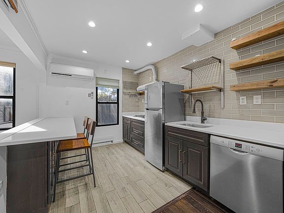 4th image of 126 11th St #1