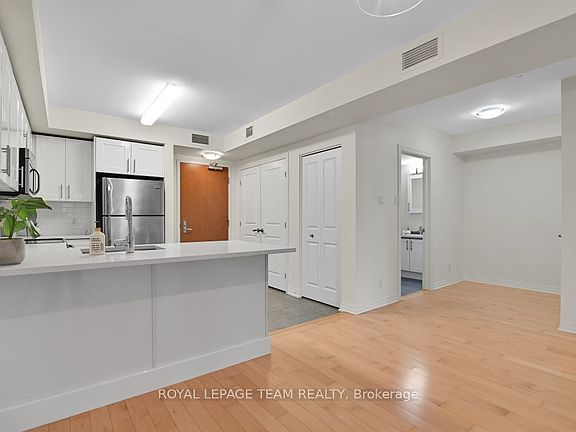 3rd image of 242 Rideau St #703