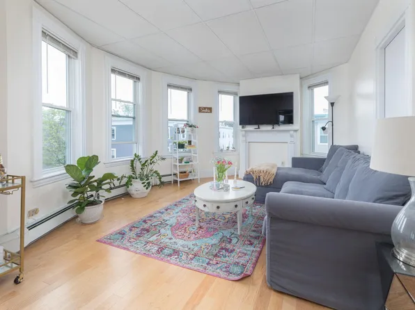 155 L St #3, Boston, MA 02127