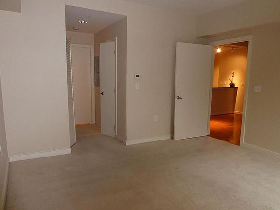 5th image of 428 Monroe Ln APT 107
