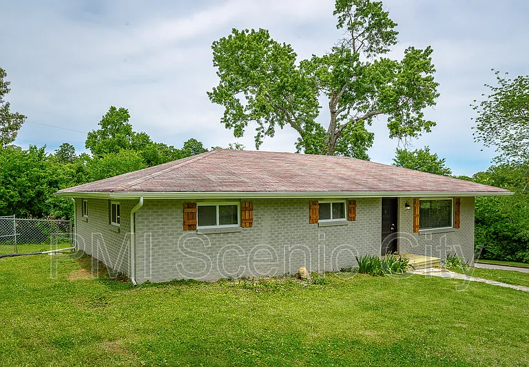 1375 Orbit Dr — Photo 4