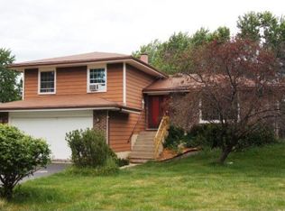 520 Morgan Ln, Hoffman Estates, IL 60169