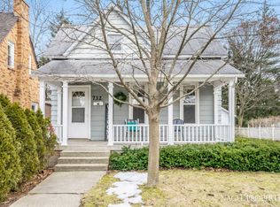 732 Rosewood Ave SE, East Grand Rapids, MI 49506