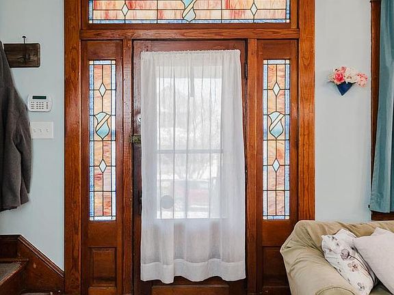 2nd image of 524 Elmwood Rd