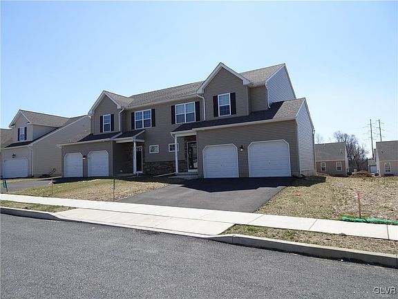 2nd image of 935 Graystone Cir #81