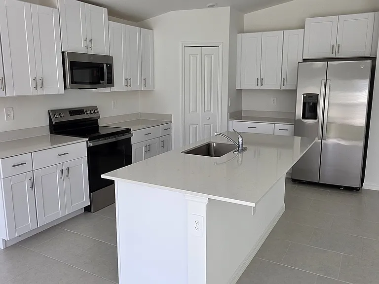 387 Martineau Cir — Photo 2