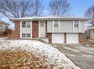 413 SW Redwood Dr, Blue Springs, MO 64014