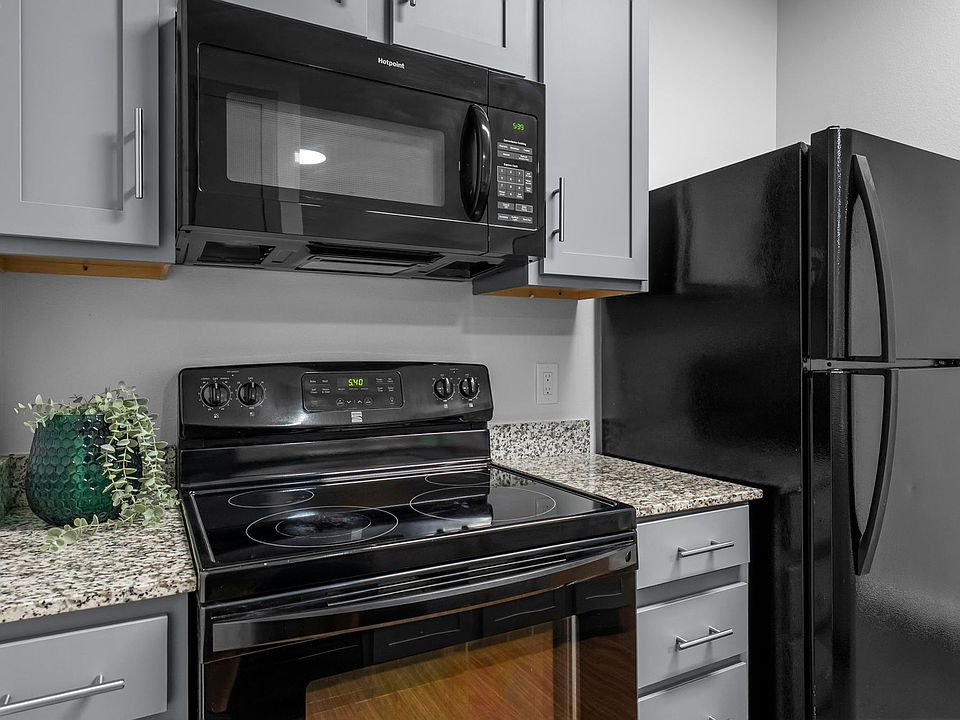 1st image of 2401 Longview St #102