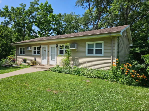 327 Moody St E, Elizabeth, IL 61028