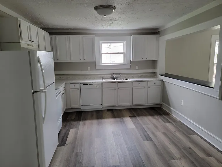 1124 Bennett St — Photo 5