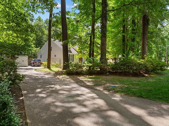 3rd image of 820 Coverdale Ln